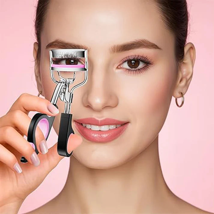 Zentheca – Replacement Pads for Eyelash Curler in use by a model demonstrating eyelash curling technique.