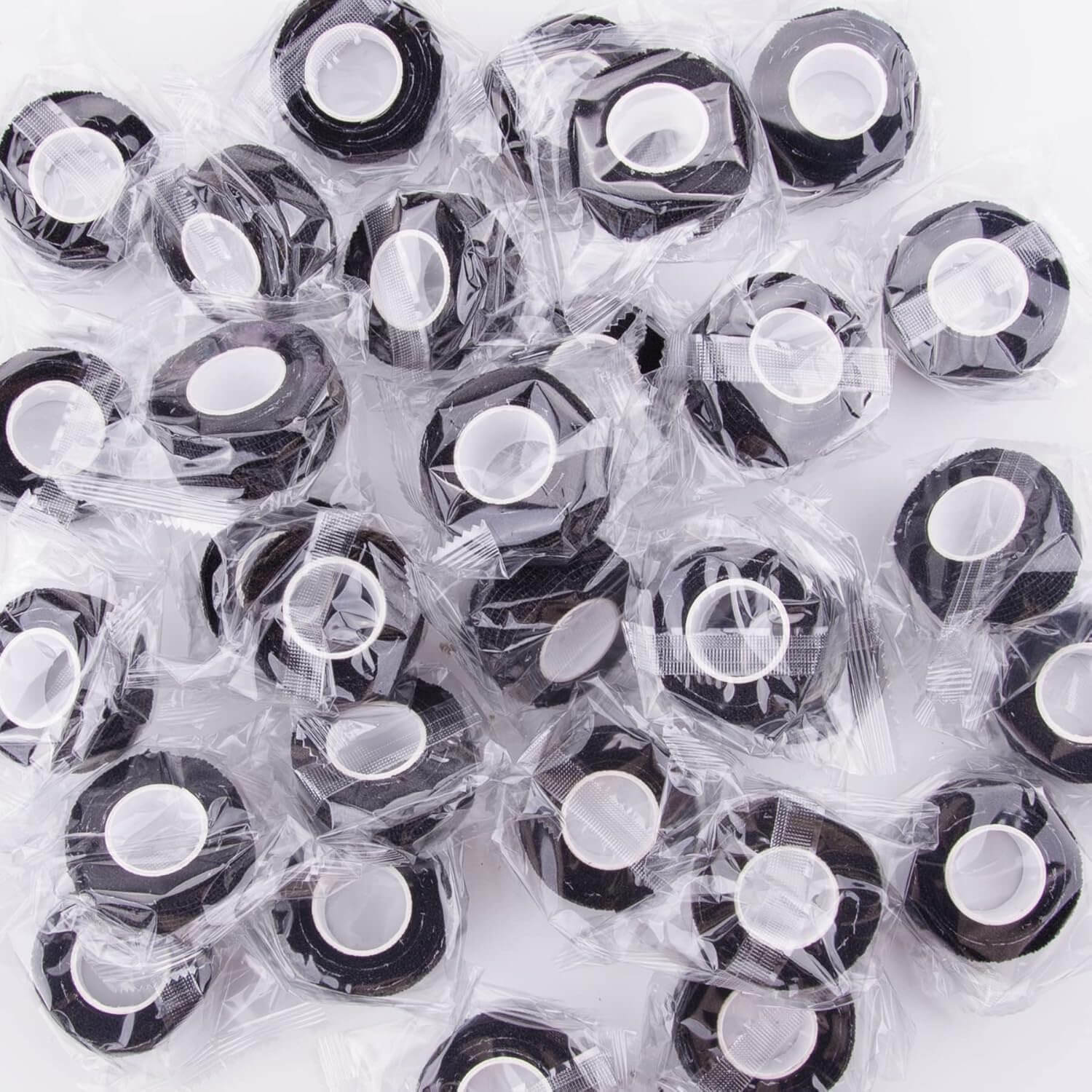 Zentheca Gentle Adhesive Strips in individual packaging, ideal for sensitive skin and convenient use.