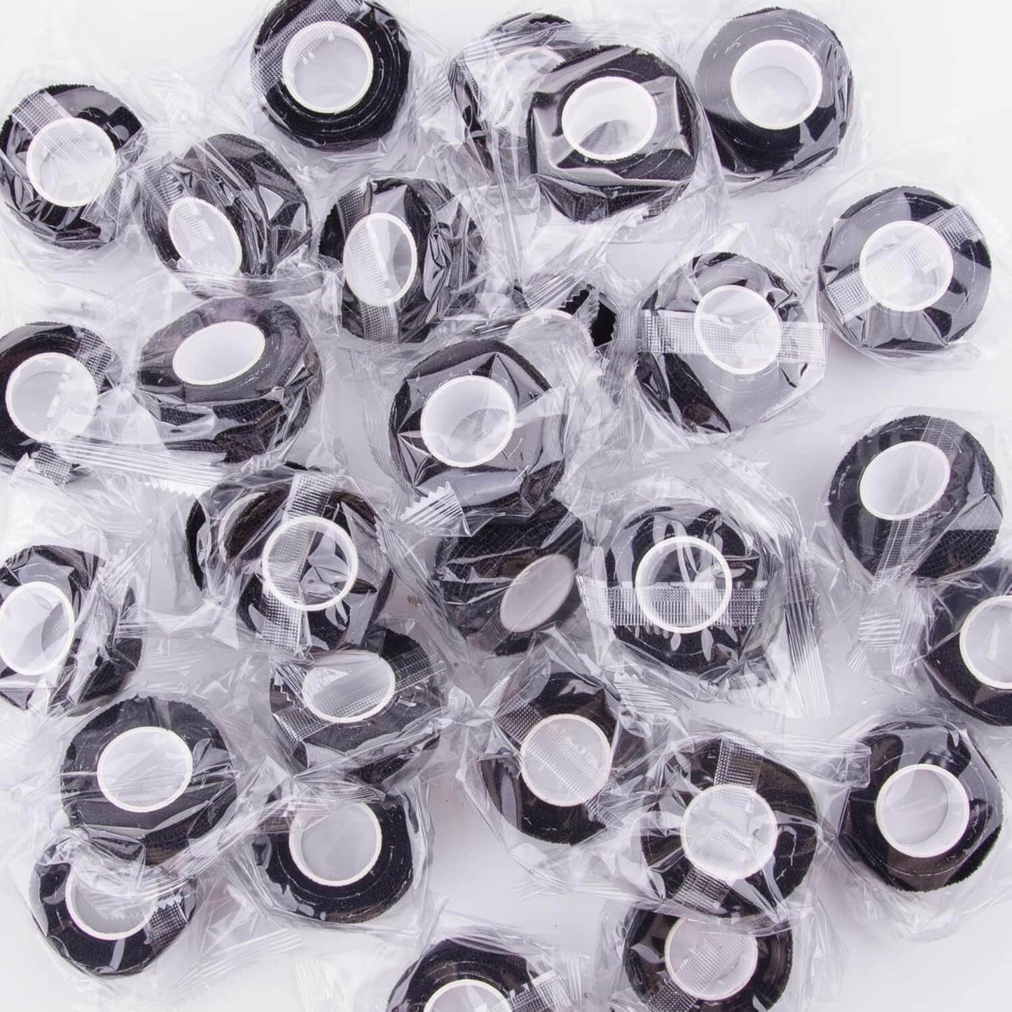 Zentheca Gentle Adhesive Strips in individual packaging, ideal for sensitive skin and convenient use.
